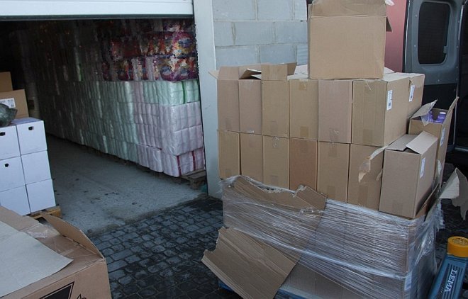 Od własnego pracodawcy ukradli kosmetyki warte niemal pół miliona złotych [ZDJĘCIA] - zdjęcie #4 - eOstroleka.pl