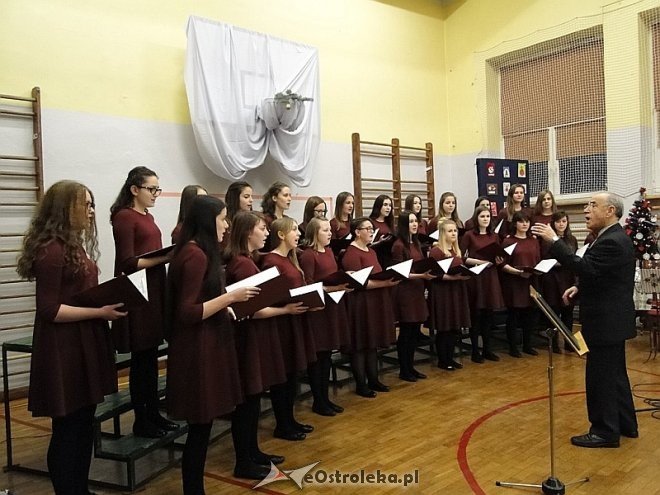 Noworoczny koncert Cantileny w II Liceum Ogólnokształcącym w Ostrołęce [ZDJĘCIA] - zdjęcie #15 - eOstroleka.pl