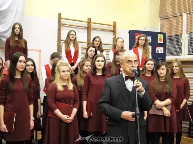 Noworoczny koncert Cantileny w II Liceum Ogólnokształcącym w Ostrołęce [ZDJĘCIA] - zdjęcie #12 - eOstroleka.pl