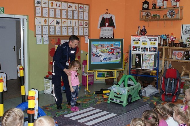 Komisarz Kuprik i „autochodzik” w baranowskim przedszkolu [ZDJĘCIA] - zdjęcie #3 - eOstroleka.pl