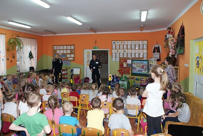 Komisarz Kuprik i „autochodzik” w baranowskim przedszkolu [ZDJĘCIA] - zdjęcie #5 - eOstroleka.pl