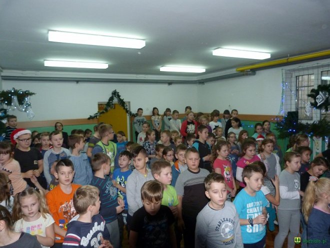 Koncert kolęd w wykonaniu nauczycieli z ZPO w Kadzidle [ZDJĘCIA] - zdjęcie #16 - eOstroleka.pl