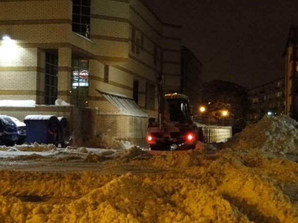 Akcja odśnieżania miasta (11.01.10) - zdjęcie #16 - eOstroleka.pl