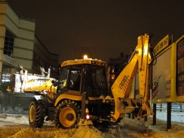 Akcja odśnieżania miasta (11.01.10) - zdjęcie #15 - eOstroleka.pl