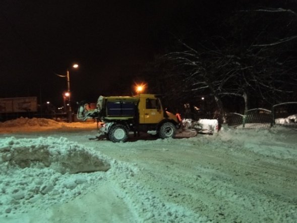 Akcja odśnieżania miasta (11.01.10) - zdjęcie #20 - eOstroleka.pl