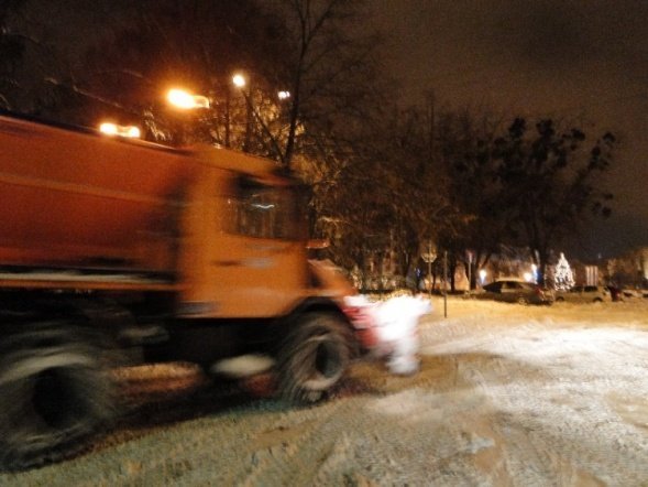 Akcja odśnieżania miasta (11.01.10) - zdjęcie #5 - eOstroleka.pl