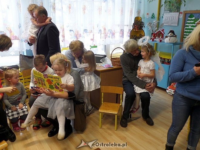 Dzień Babci i Dziadka w Przedszkolu Miejskim nr 8 [ZDJĘCIA] - zdjęcie #3 - eOstroleka.pl