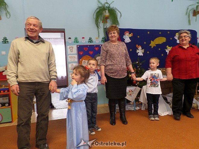 Dzień Babci i Dziadka w Przedszkolu Miejskim nr 8 [ZDJĘCIA] - zdjęcie #7 - eOstroleka.pl