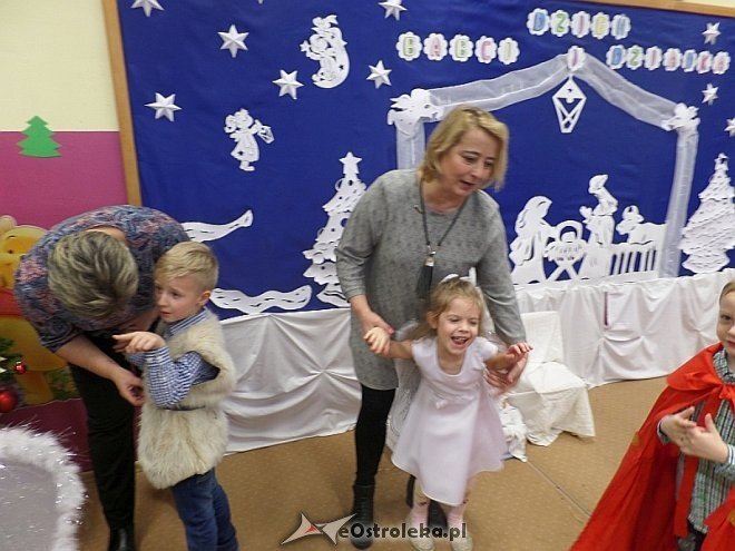 Dzień Babci i Dziadka w Przedszkolu Miejskim nr 8 [ZDJĘCIA] - zdjęcie #62 - eOstroleka.pl