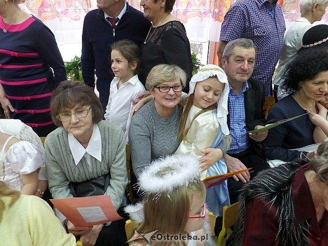 Dzień Babci i Dziadka w Przedszkolu Miejskim nr 8 [ZDJĘCIA] - zdjęcie #27 - eOstroleka.pl