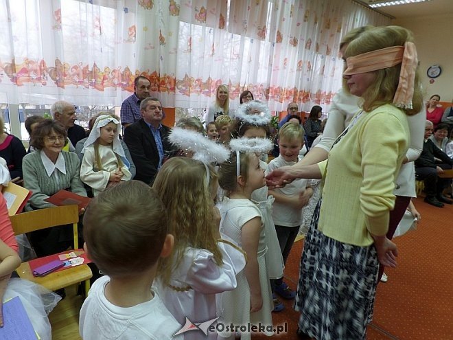 Dzień Babci i Dziadka w Przedszkolu Miejskim nr 8 [ZDJĘCIA] - zdjęcie #33 - eOstroleka.pl