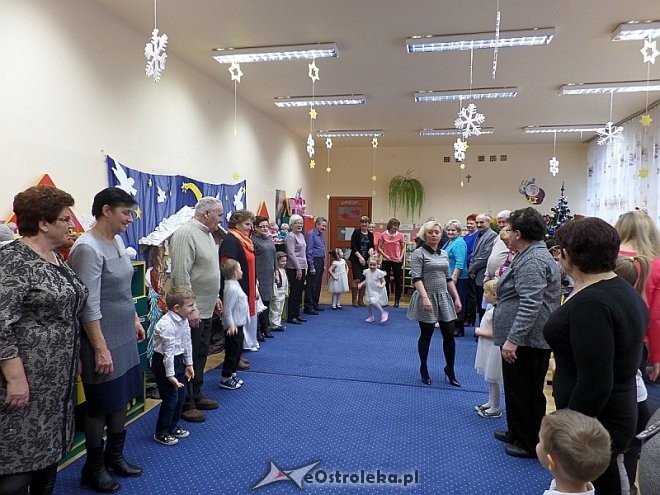 Dzień Babci i Dziadka w Przedszkolu Miejskim nr 8 [ZDJĘCIA] - zdjęcie #26 - eOstroleka.pl