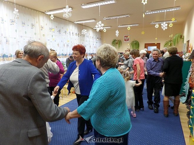 Dzień Babci i Dziadka w Przedszkolu Miejskim nr 8 [ZDJĘCIA] - zdjęcie #22 - eOstroleka.pl