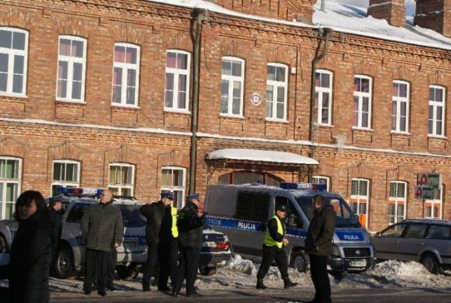 Alarm bombowy w ostrołęckim sanepidzie (13.01.10) - zdjęcie #1 - eOstroleka.pl
