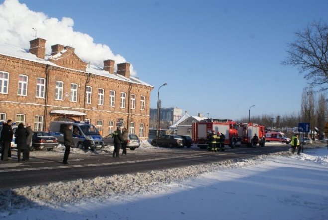 Alarm bombowy w ostrołęckim sanepidzie (13.01.10) - zdjęcie #20 - eOstroleka.pl