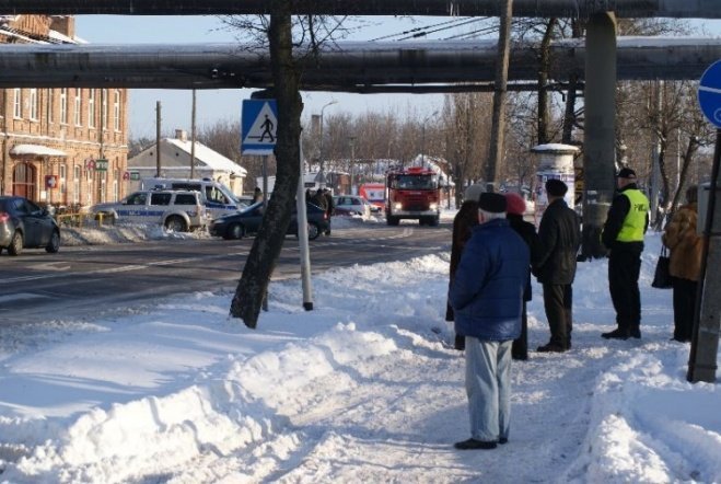 Alarm bombowy w ostrołęckim sanepidzie (13.01.10) - zdjęcie #15 - eOstroleka.pl