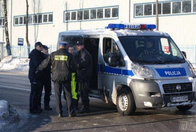 Alarm bombowy w ostrołęckim sanepidzie (13.01.10) - zdjęcie #17 - eOstroleka.pl