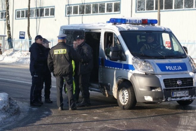 Alarm bombowy w ostrołęckim sanepidzie (13.01.10) - zdjęcie #7 - eOstroleka.pl