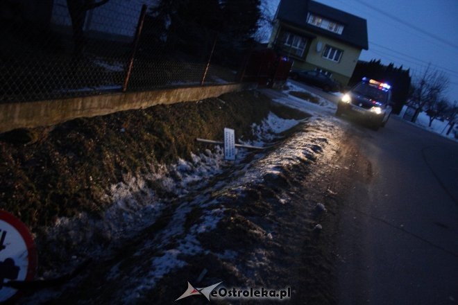 Szczawin: Pijany kierowca mazdy zakończył przejażdżkę w rowie [ZDJĘCIA] - zdjęcie #7 - eOstroleka.pl