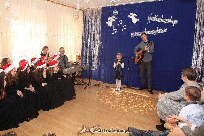 Koncert kolęd i pastorałek w Przedszkolu Miejskim nr 17 Kraina Misiów [WIDEO, ZDJĘCIA] - zdjęcie #9 - eOstroleka.pl
