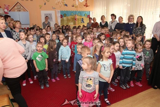 Koncert kolęd i pastorałek w Przedszkolu Miejskim nr 17 Kraina Misiów [WIDEO, ZDJĘCIA] - zdjęcie #23 - eOstroleka.pl