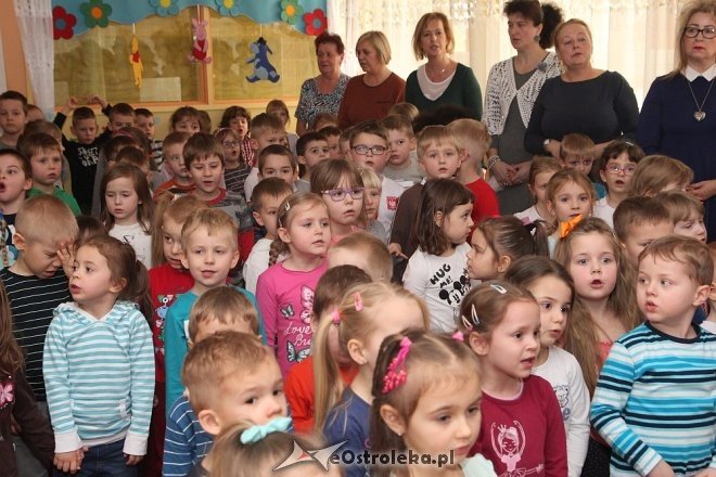 Koncert kolęd i pastorałek w Przedszkolu Miejskim nr 17 Kraina Misiów [WIDEO, ZDJĘCIA] - zdjęcie #26 - eOstroleka.pl