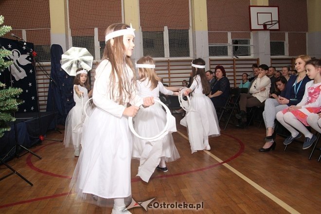 Koncert kolęd w Szkole Podstawowej nr 5 im. Zofii Niedziałkowskiej [WIDEO, ZDJĘCIA] - zdjęcie #46 - eOstroleka.pl