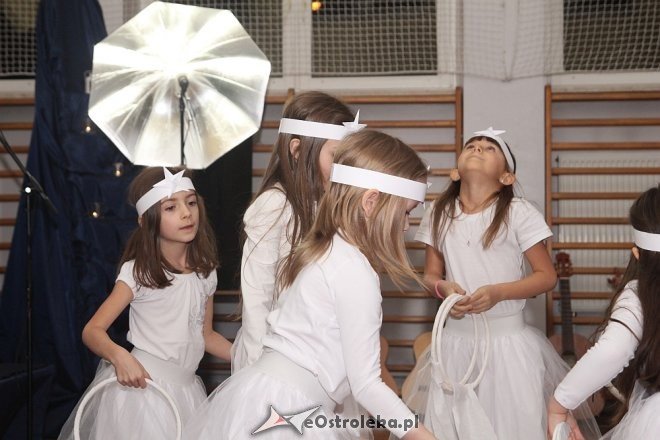 Koncert kolęd w Szkole Podstawowej nr 5 im. Zofii Niedziałkowskiej [WIDEO, ZDJĘCIA] - zdjęcie #39 - eOstroleka.pl