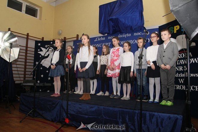 Koncert kolęd w Szkole Podstawowej nr 5 im. Zofii Niedziałkowskiej [WIDEO, ZDJĘCIA] - zdjęcie #36 - eOstroleka.pl