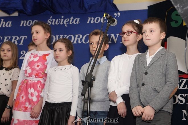 Koncert kolęd w Szkole Podstawowej nr 5 im. Zofii Niedziałkowskiej [WIDEO, ZDJĘCIA] - zdjęcie #38 - eOstroleka.pl
