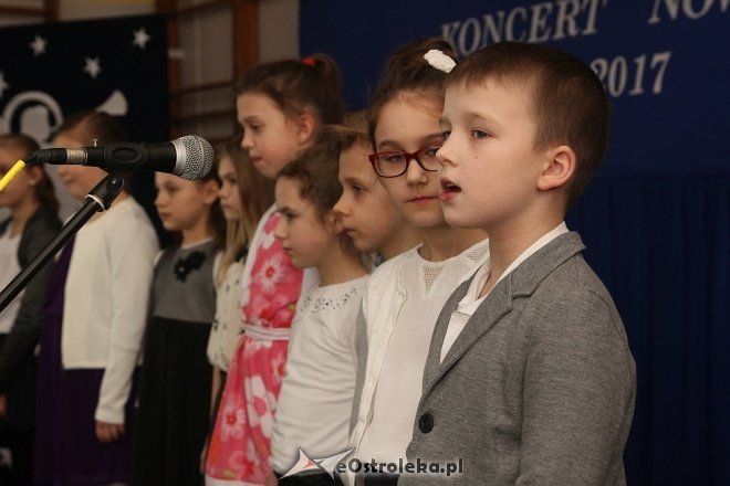 Koncert kolęd w Szkole Podstawowej nr 5 im. Zofii Niedziałkowskiej [WIDEO, ZDJĘCIA] - zdjęcie #40 - eOstroleka.pl