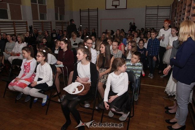 Koncert kolęd w Szkole Podstawowej nr 5 im. Zofii Niedziałkowskiej [WIDEO, ZDJĘCIA] - zdjęcie #49 - eOstroleka.pl