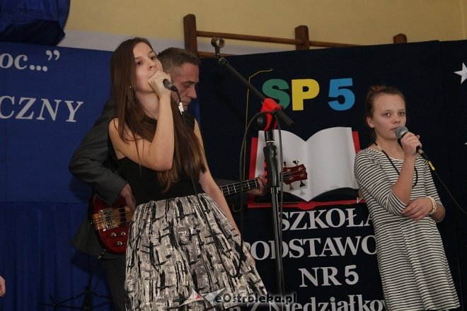 Koncert kolęd w Szkole Podstawowej nr 5 im. Zofii Niedziałkowskiej [WIDEO, ZDJĘCIA] - zdjęcie #60 - eOstroleka.pl
