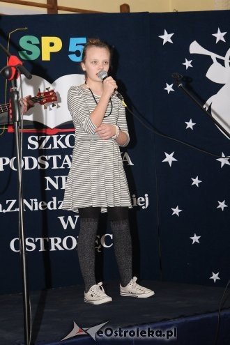 Koncert kolęd w Szkole Podstawowej nr 5 im. Zofii Niedziałkowskiej [WIDEO, ZDJĘCIA] - zdjęcie #63 - eOstroleka.pl