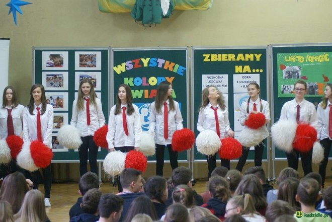 Akcja „Wszystkie Kolory Świata” ponownie zawitała do kadzidlańskiego gimnazjum [ZDJĘCIA] - zdjęcie #13 - eOstroleka.pl