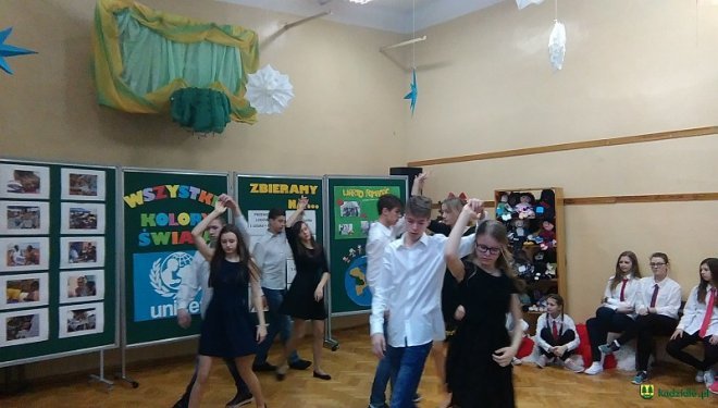 Akcja „Wszystkie Kolory Świata” ponownie zawitała do kadzidlańskiego gimnazjum [ZDJĘCIA] - zdjęcie #2 - eOstroleka.pl