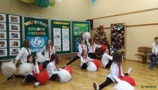Akcja „Wszystkie Kolory Świata” ponownie zawitała do kadzidlańskiego gimnazjum [ZDJĘCIA] - zdjęcie #1 - eOstroleka.pl