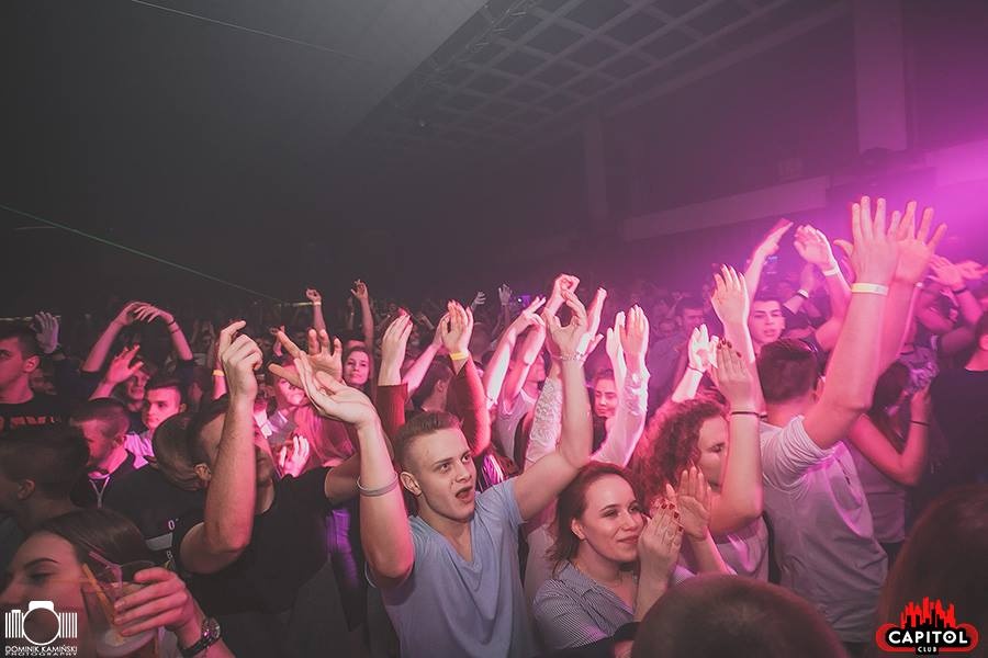 Kolejna odsłona Nocy Wariatów w Clubie Capitol Sypniewo [ZDJĘCIA] - zdjęcie #27 - eOstroleka.pl