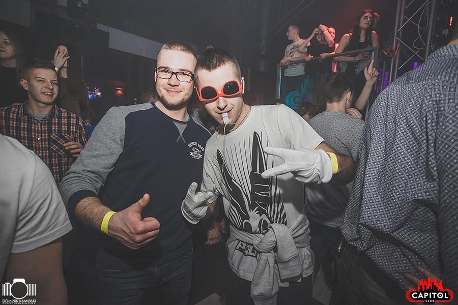 Kolejna odsłona Nocy Wariatów w Clubie Capitol Sypniewo [ZDJĘCIA] - zdjęcie #94 - eOstroleka.pl