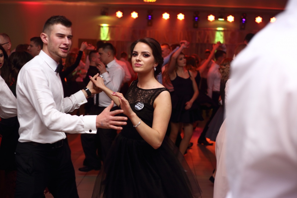 Studniówka 2017 Zespołu Szkół Zawodowych nr 4 w Ostrołęce [11.02.2017] - zdjęcie #30 - eOstroleka.pl
