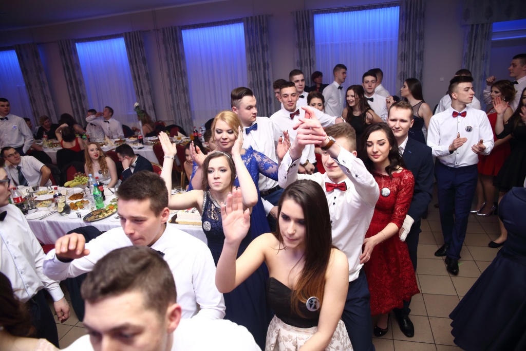 Studniówka 2017 Zespołu Szkół Zawodowych nr 4 w Ostrołęce [11.02.2017] - zdjęcie #16 - eOstroleka.pl