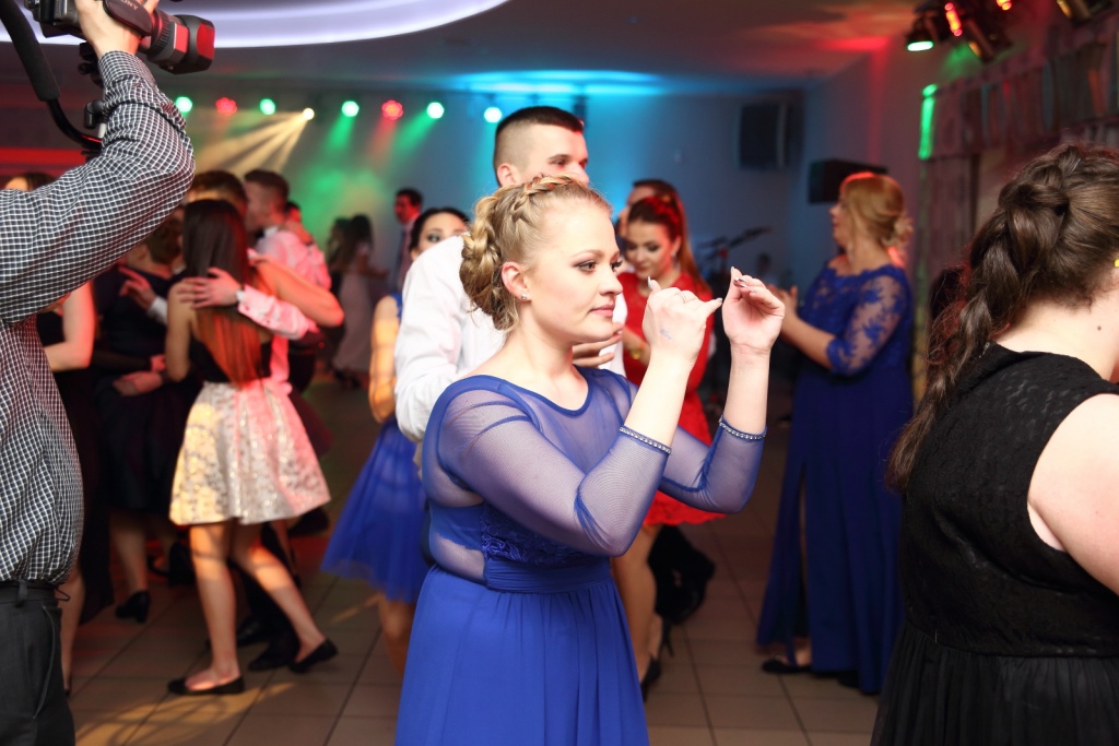 Studniówka 2017 Zespołu Szkół Zawodowych nr 4 w Ostrołęce [11.02.2017] - zdjęcie #8 - eOstroleka.pl