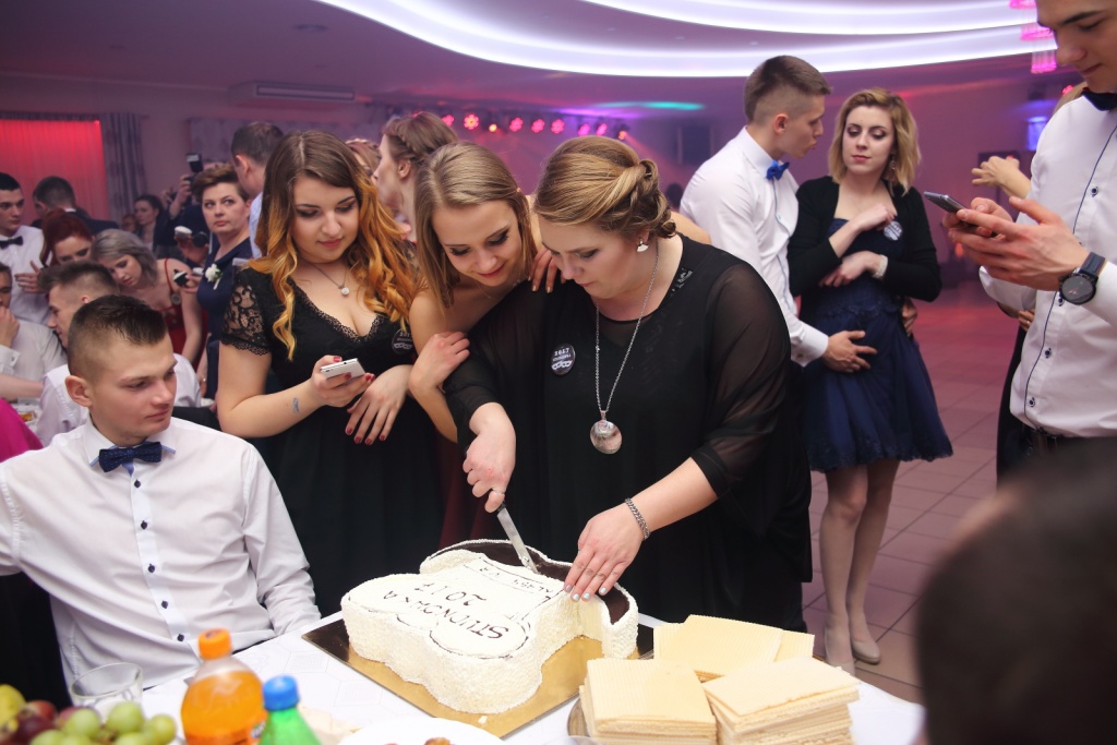 Studniówka 2017 Zespołu Szkół Zawodowych nr 4 w Ostrołęce [11.02.2017] - zdjęcie #5 - eOstroleka.pl