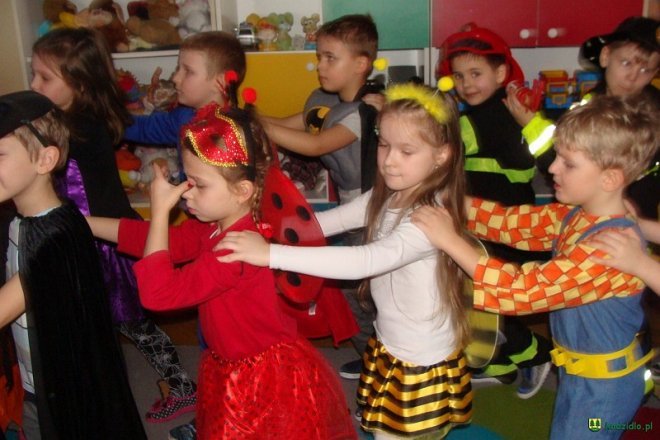 Bal karnawałowy w Przedszkolu Samorządowym w Kadzidle [ZDJĘCIA] - zdjęcie #21 - eOstroleka.pl