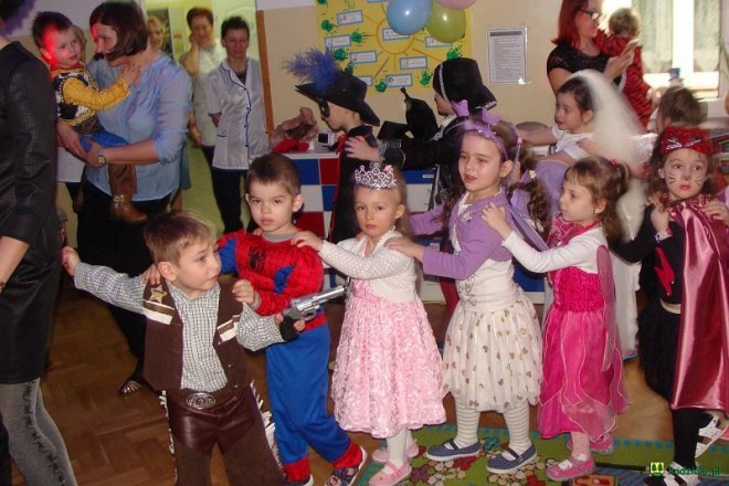 Bal karnawałowy w Przedszkolu Samorządowym w Kadzidle [ZDJĘCIA] - zdjęcie #20 - eOstroleka.pl