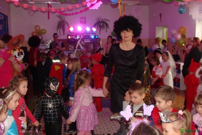 Bal karnawałowy w Przedszkolu Samorządowym w Kadzidle [ZDJĘCIA] - zdjęcie #18 - eOstroleka.pl