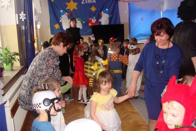 Bal karnawałowy w Przedszkolu Samorządowym w Kadzidle [ZDJĘCIA] - zdjęcie #14 - eOstroleka.pl