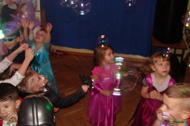 Bal karnawałowy w Przedszkolu Samorządowym w Kadzidle [ZDJĘCIA] - zdjęcie #5 - eOstroleka.pl