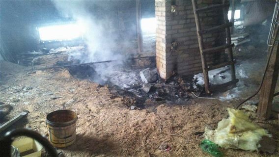 Pożar na poddaszu domu w Grucelach [ZDJĘCIA] - zdjęcie #4 - eOstroleka.pl