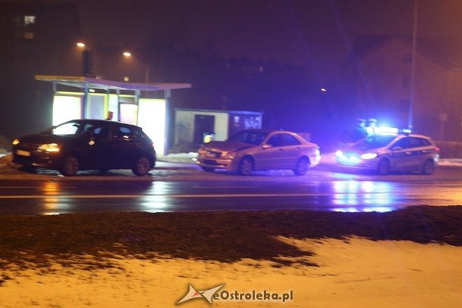 Kolizja dwóch aut na ulicy Ostrowskiej. Sprawca pijany [ZDJĘCIA] - zdjęcie #1 - eOstroleka.pl